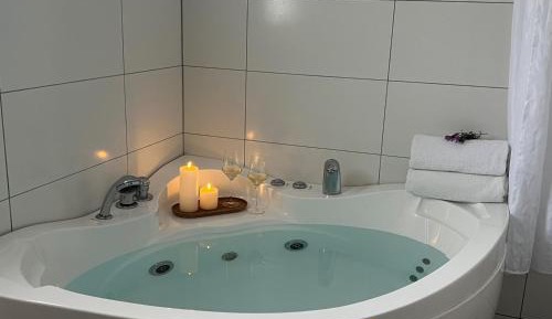Queen Room with Spa Bath