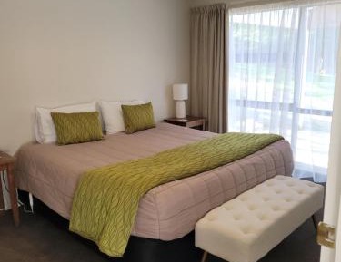 Queen Suite with Spa Bath