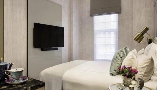 Classic Queen Room