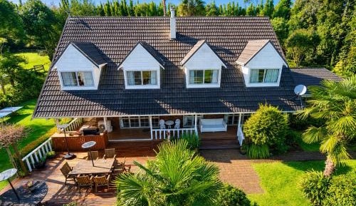 Villa with Garden View