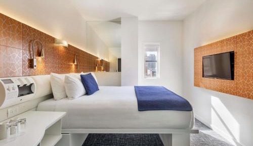 Standard Queen Room