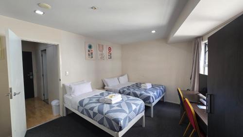 Studio Apartment with Two Single Beds