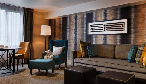 One-Bedroom King Suite with Garden View