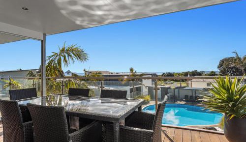 Apartment with Pool View 
