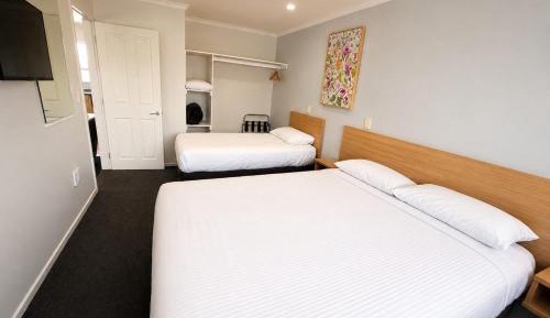 One Bedroom Unit (Upstairs)
