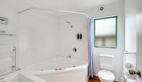 Studio with Spa Bath