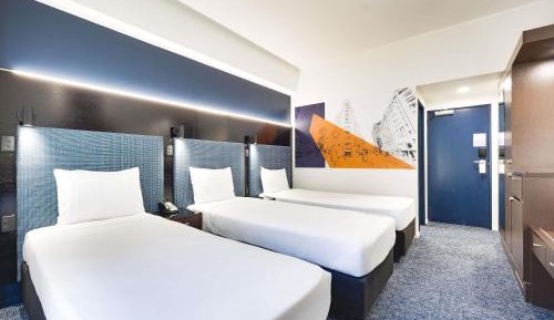 Standard Room With Three Single Beds