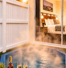 One-Bedroom Apartment with Hot Tub