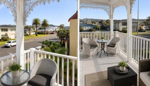 One-Bedroom Apartment with Sea View and Balcony
