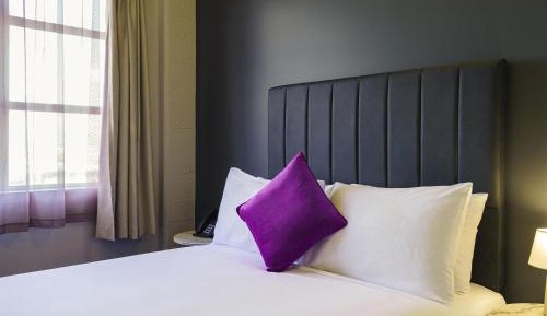 Apartment with Queen Bed