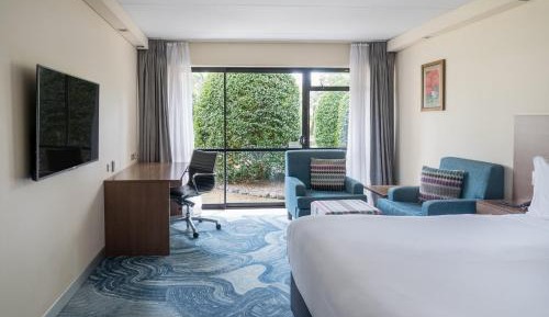 Standard King Room with Garden View