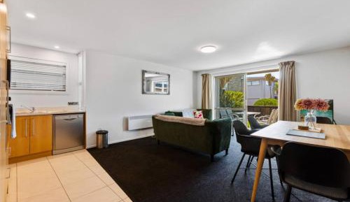Apartment with Garden View