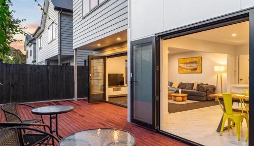 Bungalow with Patio