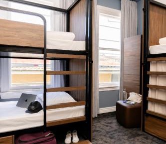 Bed in 6-Bed Dormitory Room with Ensuite