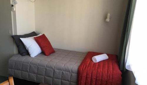 Deluxe One-Bedroom Apartment