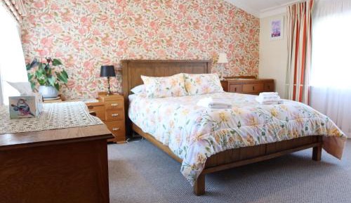 Queen Room with Garden View