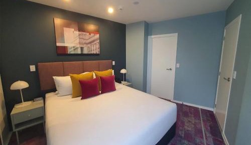 One-Bedroom Apartment with King Bed