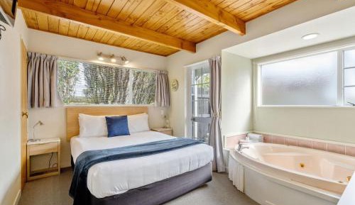 Studio with Partial Lake View - Adults Only