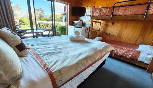 Deluxe Cabin with Ensuite (4 People)
