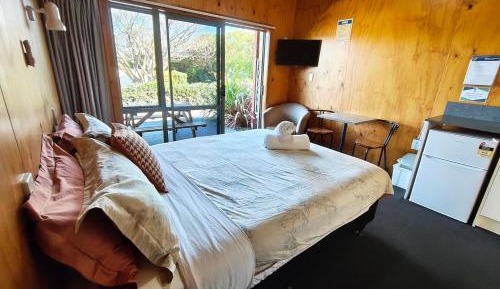 Deluxe Cabin with Ensuite (2 People)
