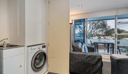Apartment with Pool View 