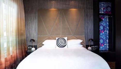 Loft King Suite with Club Signature Access