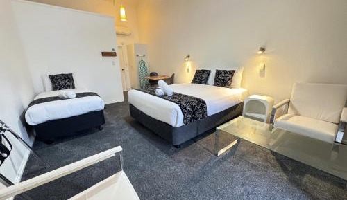 Studio with Queen and Single Bed, Lake View and Private Thermal Pool