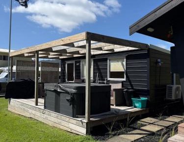 One-Bedroom Cabin 