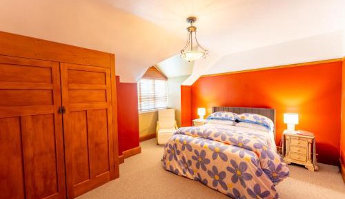 Deluxe Queen Room
