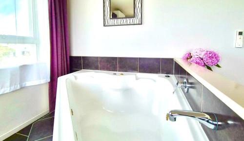 Deluxe Studio with Spa Bath