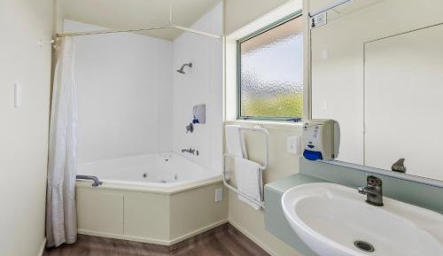 Studio with Spa Bath
