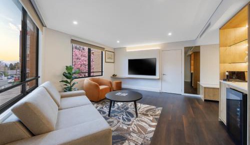 Luxury Loaded King Suite
