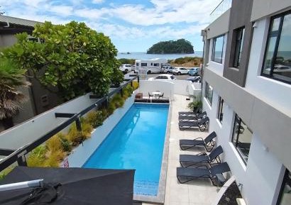 Deluxe Beachfront Two Bedroom - Level 2 water views