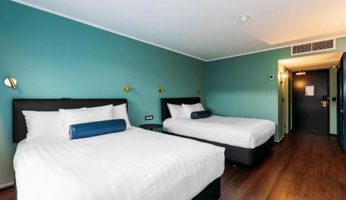 Naumi Twin Room (Two Queens)