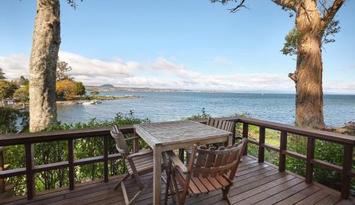 Apartment with Lake View