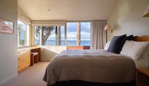 Apartment with Lake View