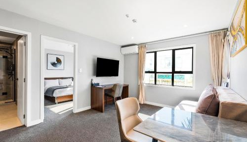 Deluxe Family Room