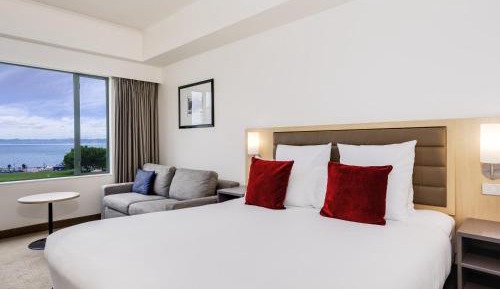 Superior King Room with Lake View