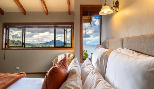 Luxury Two-Bedroom Apartment with Spa Bath