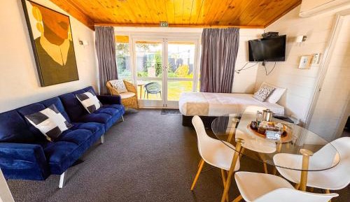 One-Bedroom Apartment with Garden View