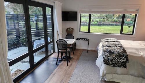 Studio Apartment with Queen Bed