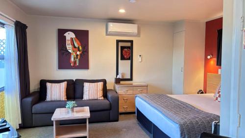 Studio with Spa Bath