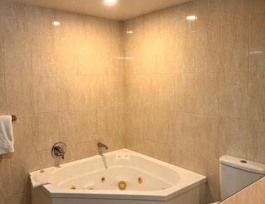 Studio with Spa Bath
