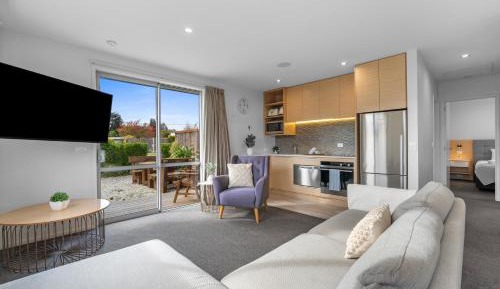 Deluxe Two-Bedroom Apartment