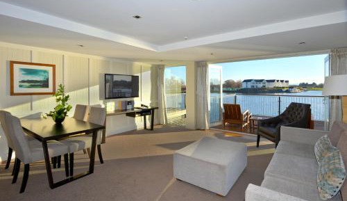Lakefront Suite