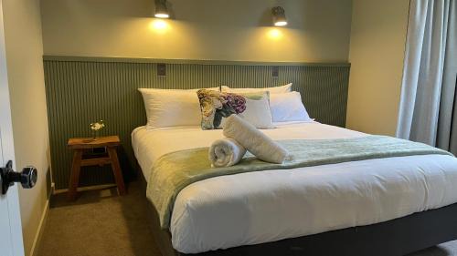 Deluxe One-Bedroom Apartment