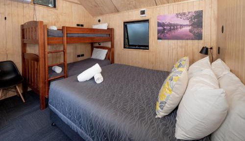 Economy Cabin - Sleeps 4