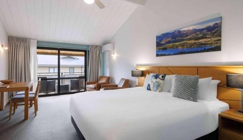 1 King Bed Studio Non-Smoking Room