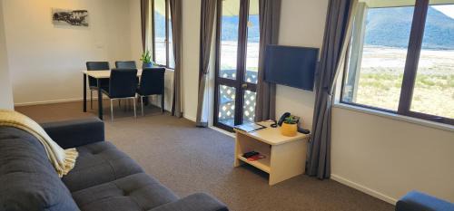 Family Room with Mountain View