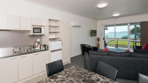 Deluxe Family Suite with Sea View